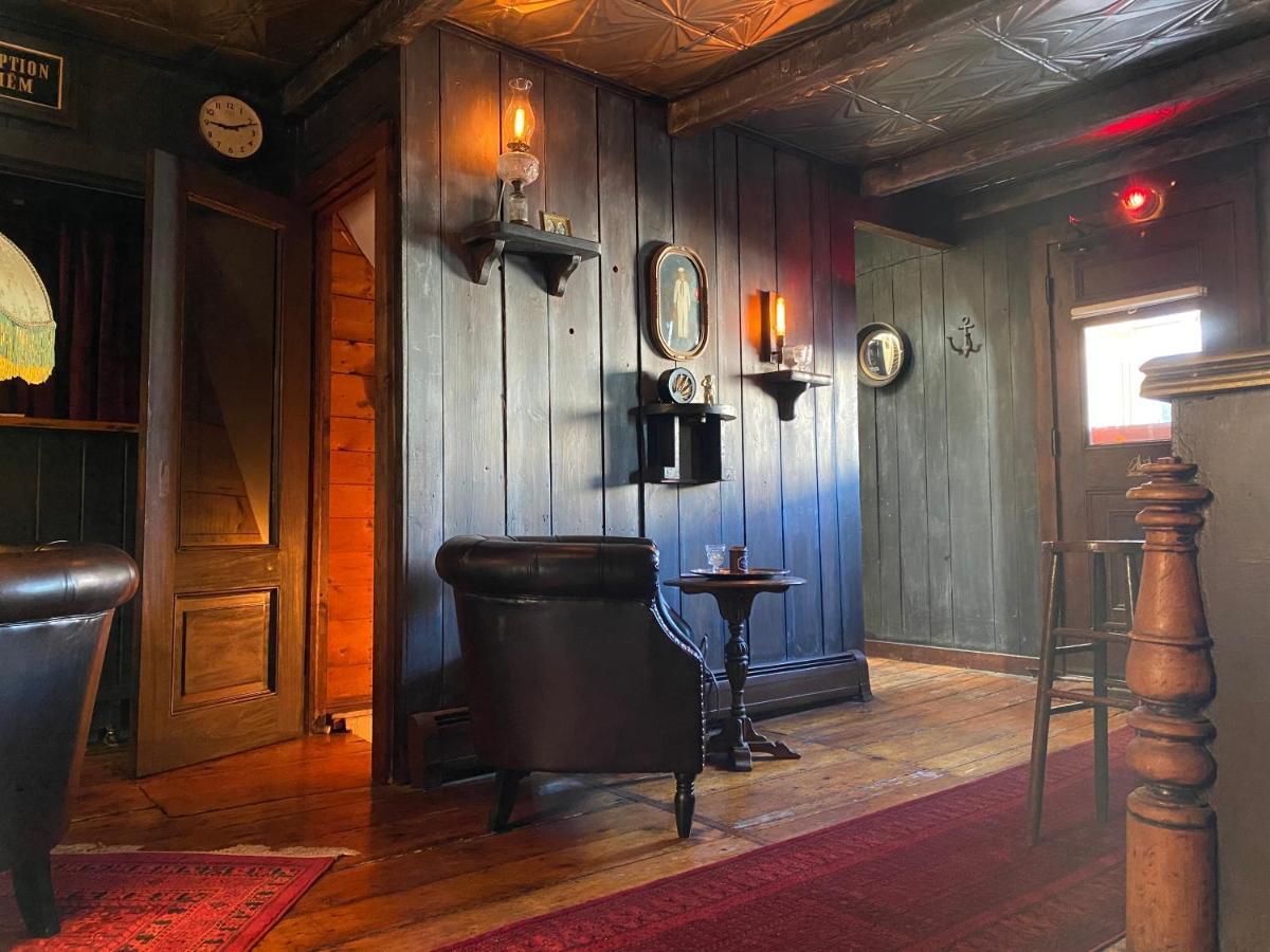 普罗温斯敦 Crew'S Quarters Boarding House - Caters To Men酒店 外观 照片