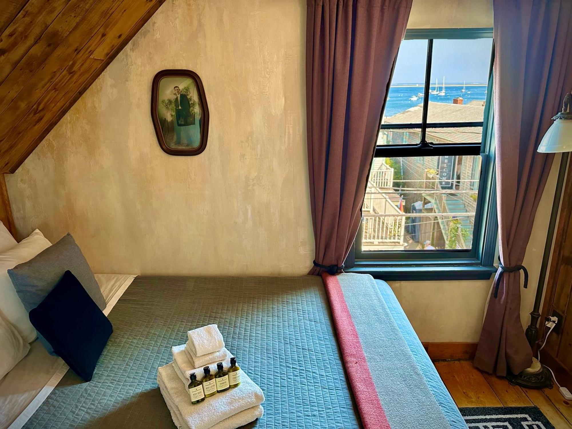 普罗温斯敦 Crew'S Quarters Boarding House - Caters To Men酒店 外观 照片
